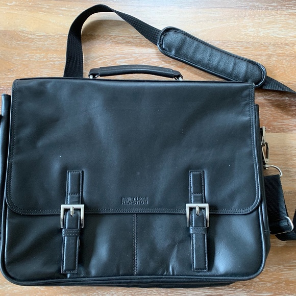 Kenneth Cole Reaction Messenger Bag - Picture 1 of 3